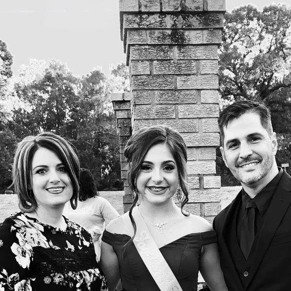 Meet your Posher, Janet - Picture 2 of 2